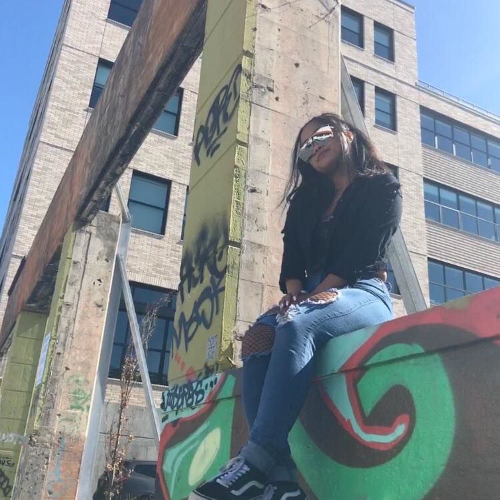 Meet your Posher, Jennea